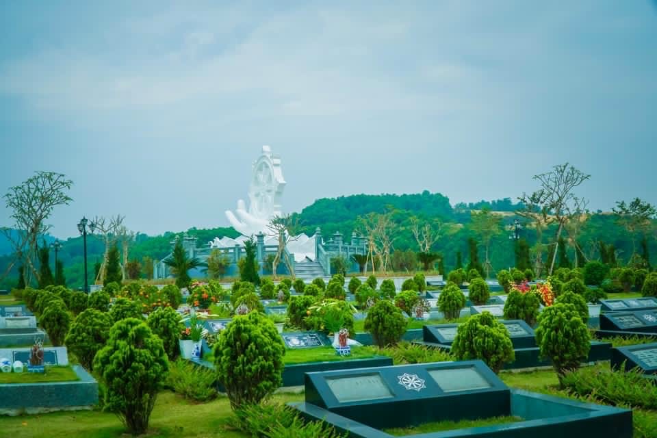 Khuôn viên mộ đôi Đồi Viên Long