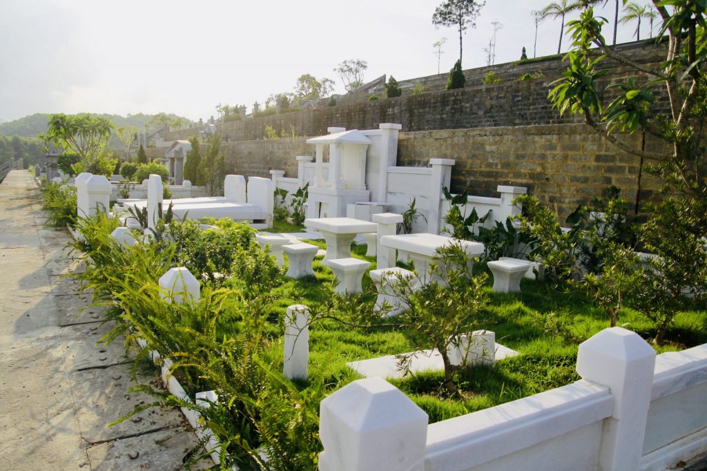 Mẫu Mộ Văn Nghệ Sĩ