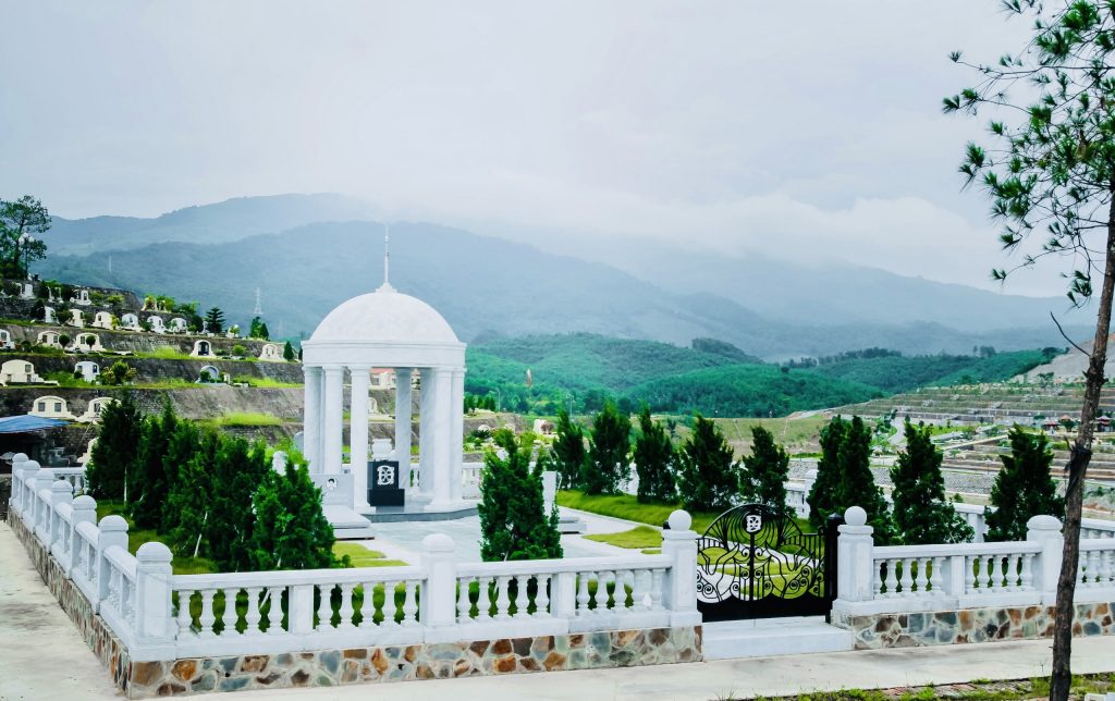Mẫu Mộ Văn Nghệ Sĩ